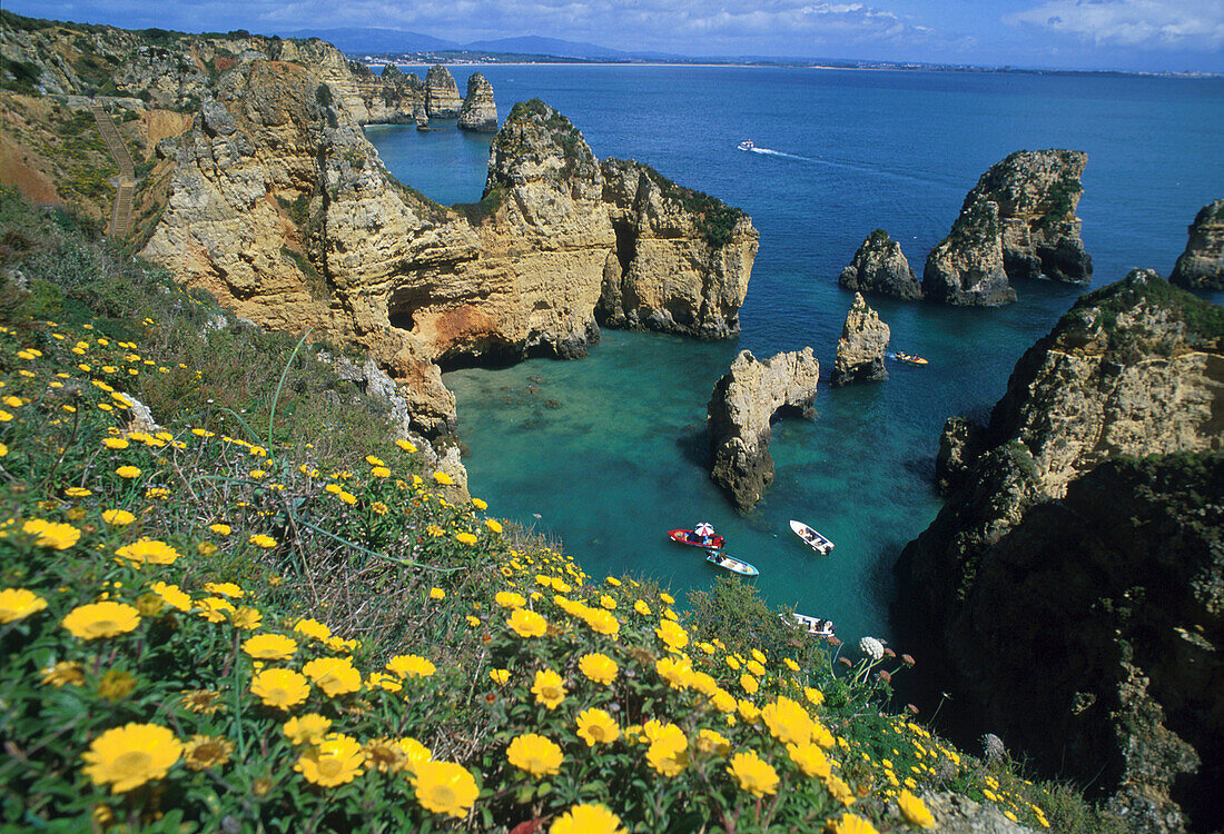 Steilkueste an Ponta da Piedade, bei Lagos, westliche Algarve Portugal