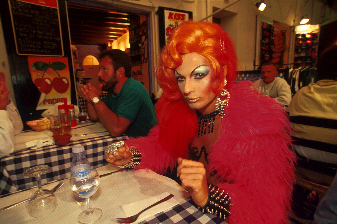 Transvestit Prohibida, Restaurant, Rennstrecke, Ibiza Stadt, Ibiza Balearen, Spanien