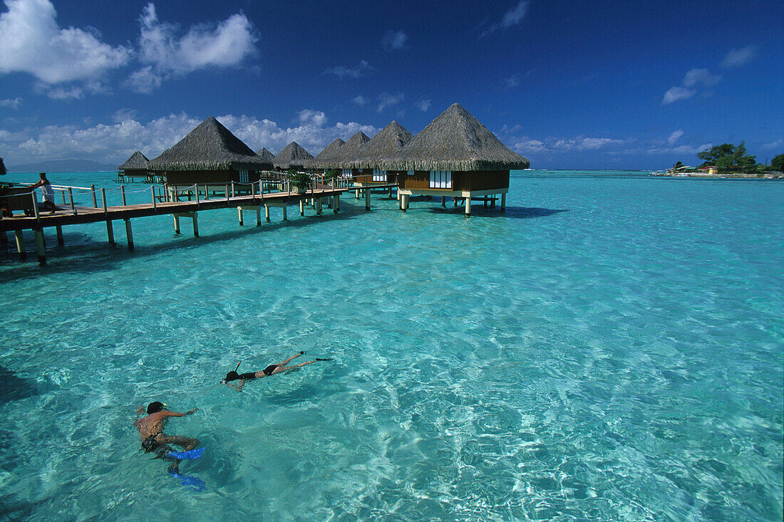 Wasserbungalows, Hotel Moana Beach , Matira Point, Bora-Bora Französisch Polynesien