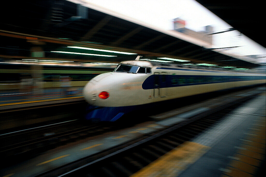 Shinkansen Bullet Train, Hochgeschwindigkeitszug im Bahnhof von Tokio, Japan, Asien