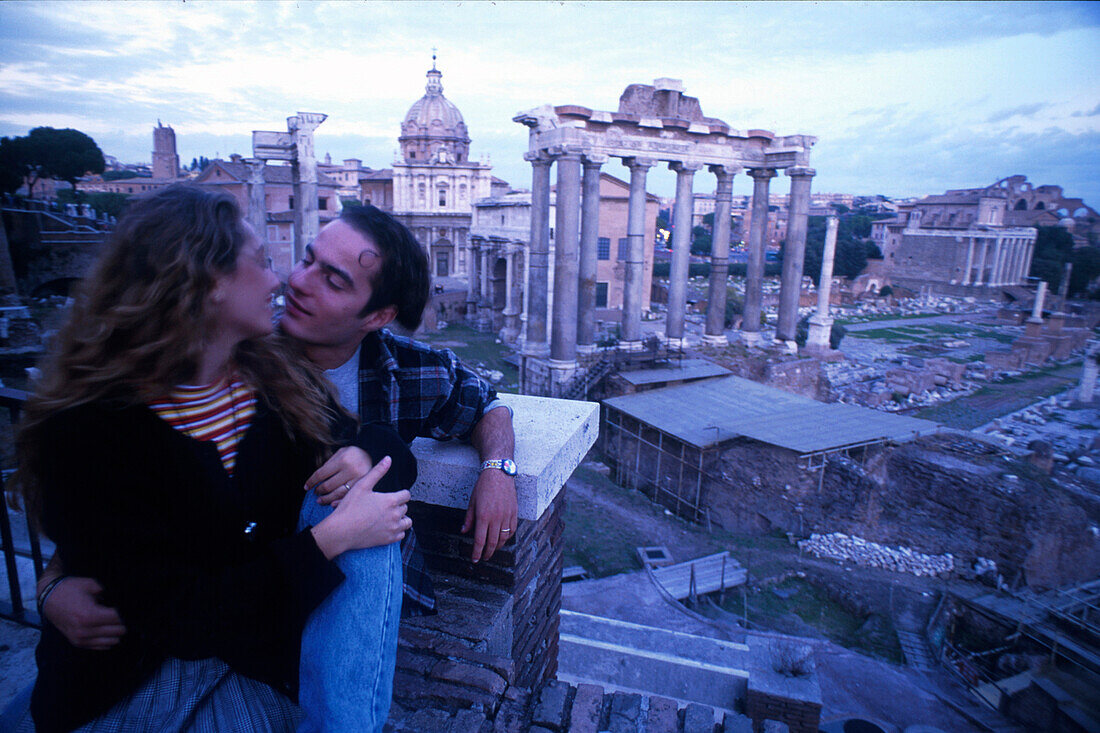 Paar am Forum Romanum, Rom, Italien