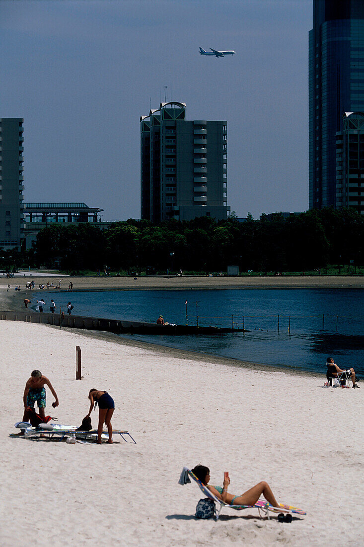 Künstlicher Strand, Odaiba Marine Park, Rec. Area, Neubauviertel, Odaiba Tokyo Bay, Tokyo, Japan