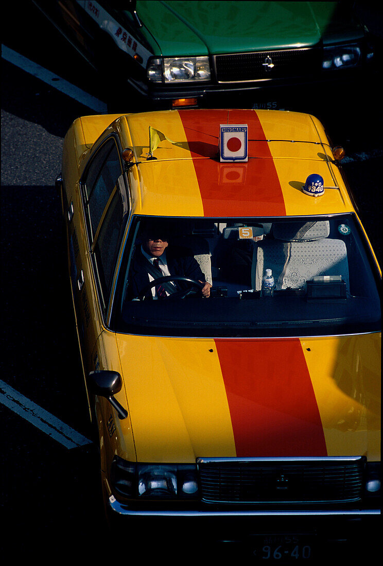 Taxifaher, Linksverkehr, Bahnhof Shinjuku Tokyo, Japan