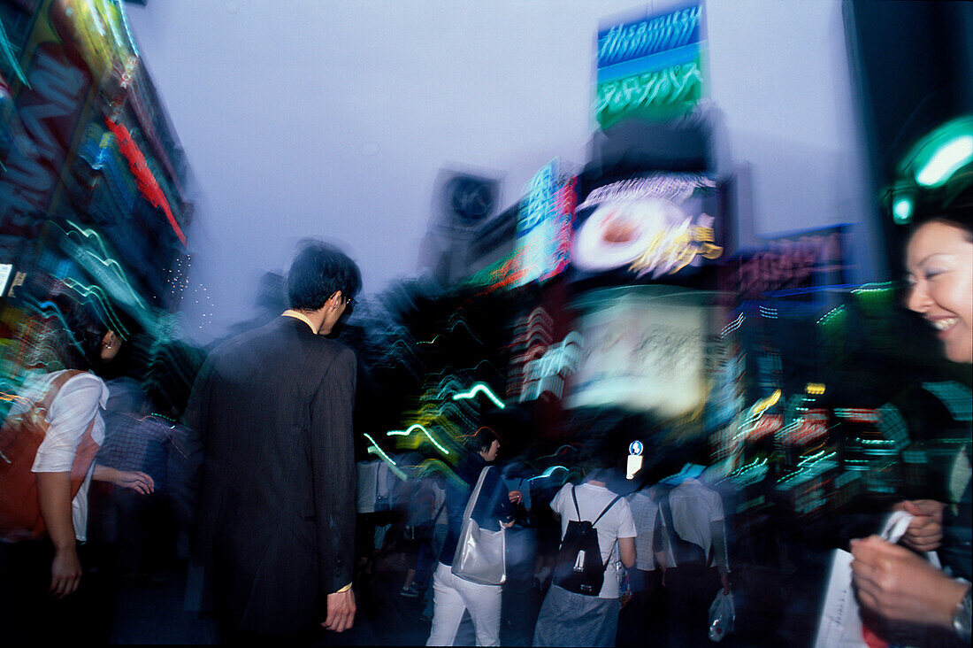 Rush hour, Kreuzung, Shopping, Kaufhaeuser am Bahnhof Shibuya, Tokyo, Japan