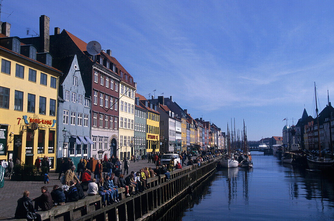 Nyhavn, Hafenbecken im Zentrum, Restaurants, Kneipen, Flaniermeile Kopenhagen, Daenemark