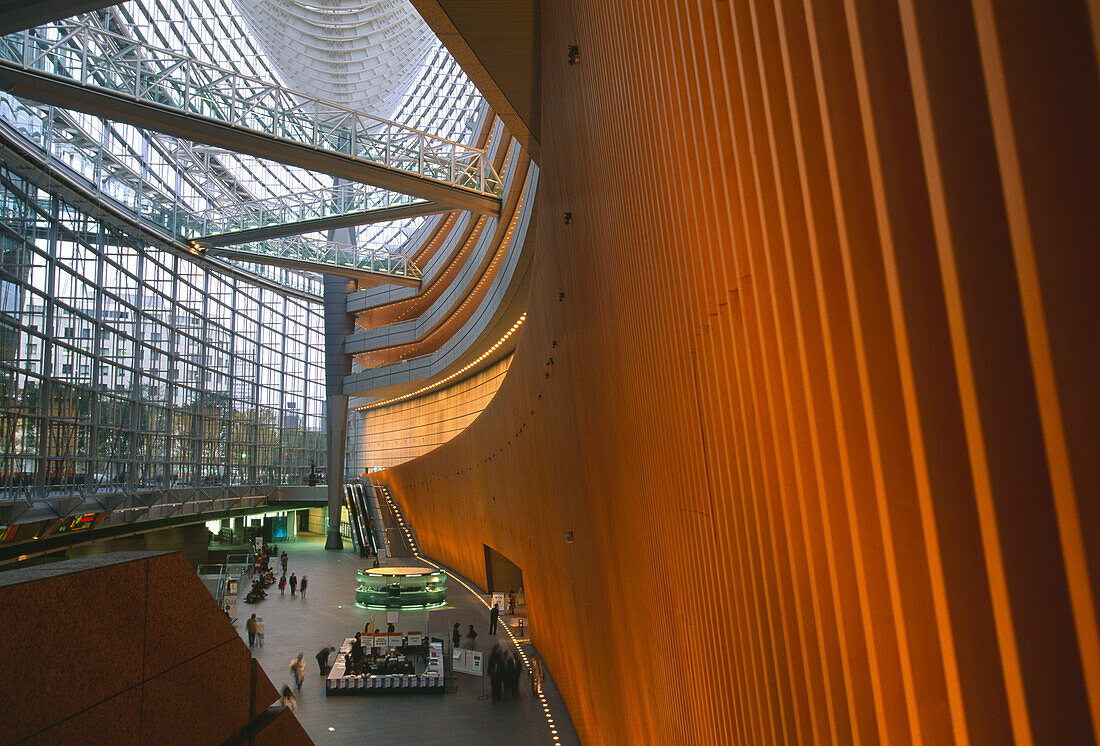 Glashalle, Tokyo International Forum, ein modernes Kongresszentrum mit Konzerthallen, Tokyo, Japan