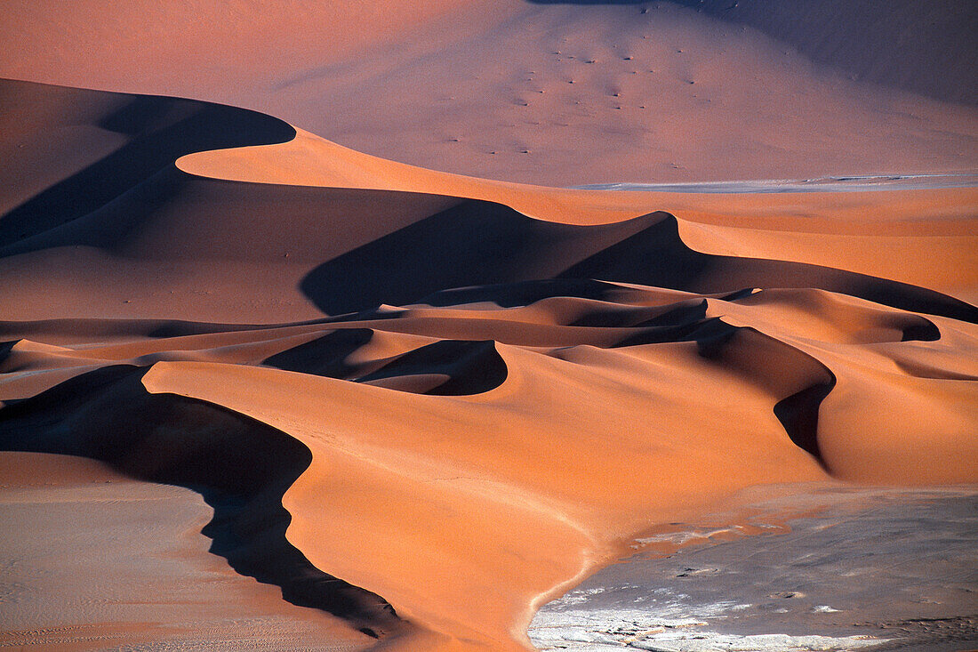 Sossusvlei red sand dunes, Namib Desert, Namibia, Africa