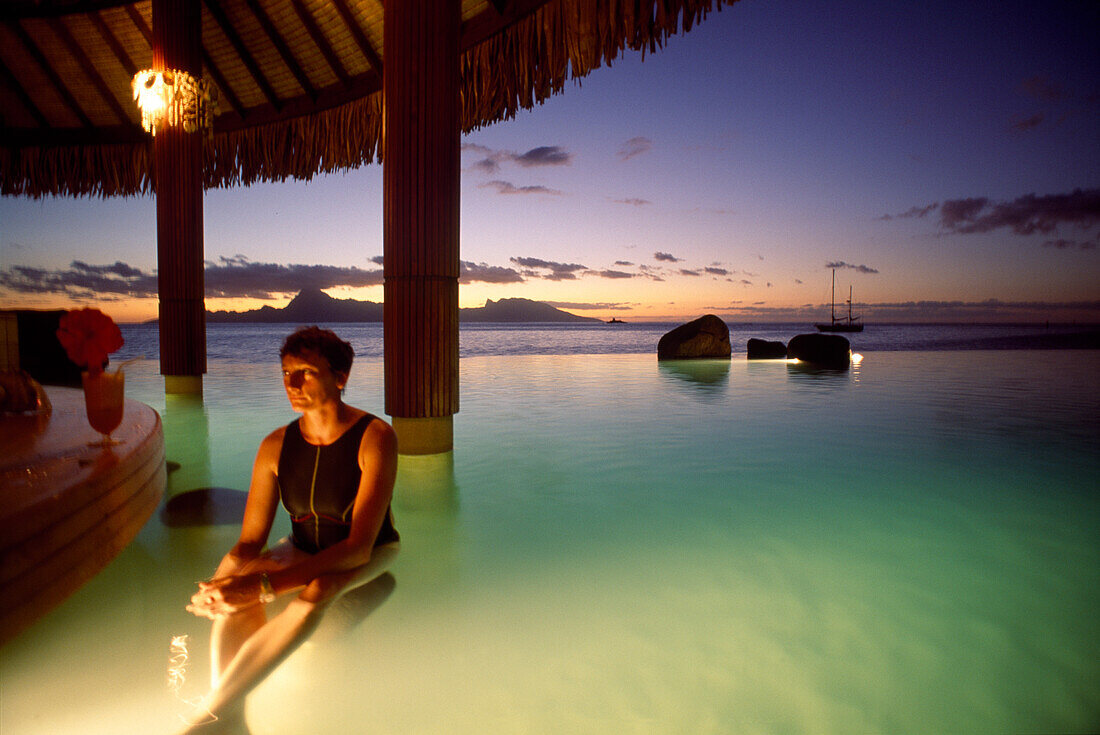 Woman at the pool bar, Beachcomber Hotel, Tahiti, French Polynesia, South Pacific