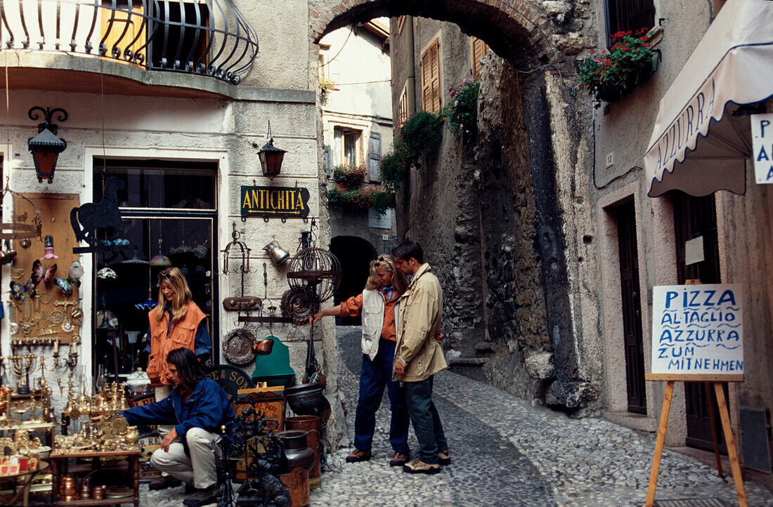 Antiquitätengeschäft, Malcesine, Gardasee Trentino, Italien