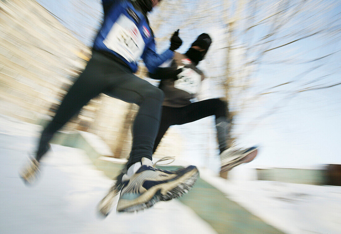 Two runners in Omsk, Siberia, RUS