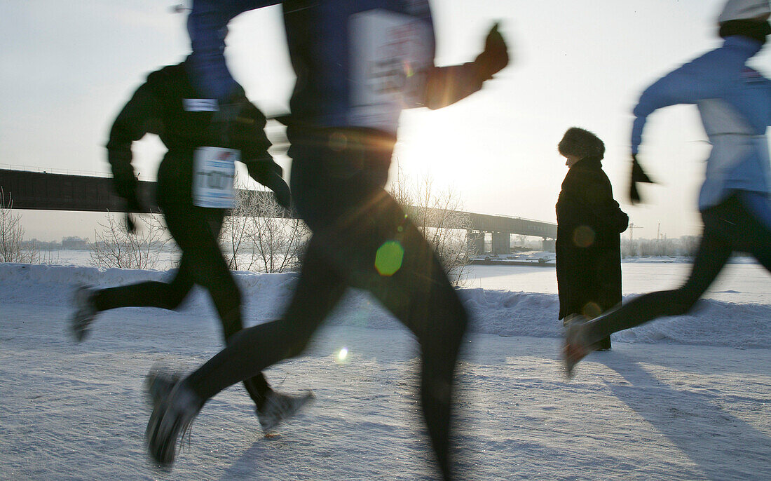 Runners in Omsk, Siberia, RUS