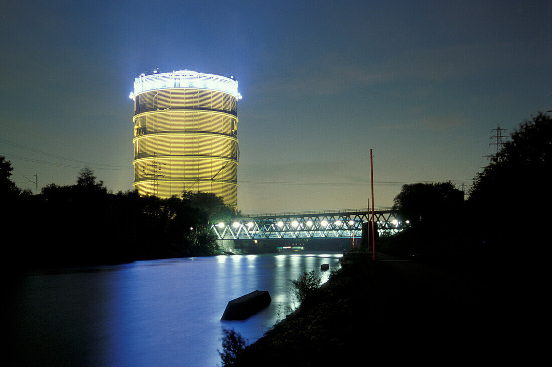 Der Gasometer Oberhausen, ein Industriedenkmal, Oberhausen, Ruhrgebiet, Nordrhein Westfalen, Deutschland