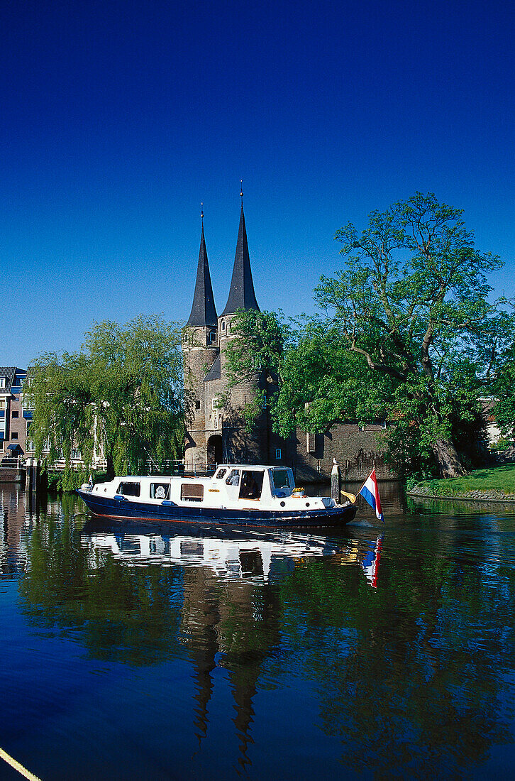 Boot in der Nähe von Delft Stadttor, Delft, Niederlande