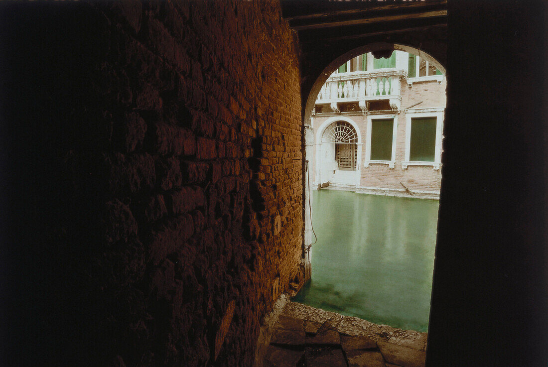 Donna Leon, Death in a Strange Country, View through an alleyway, Calle Cocco, Venice, Italy