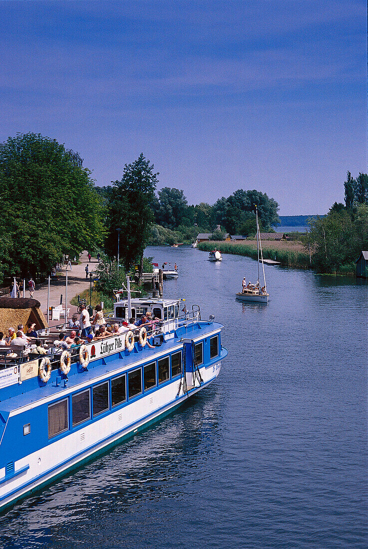 Ausflugsdampfer bei Plau am See, Mecklenburgische Seenplatte Meck.-Vorpommern, Deutschland