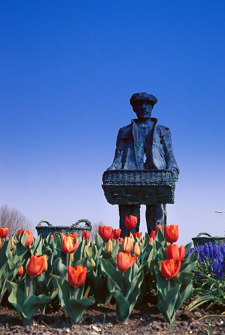 Skulptur 'Mann mit Blumen', Hillegom, Niederlande