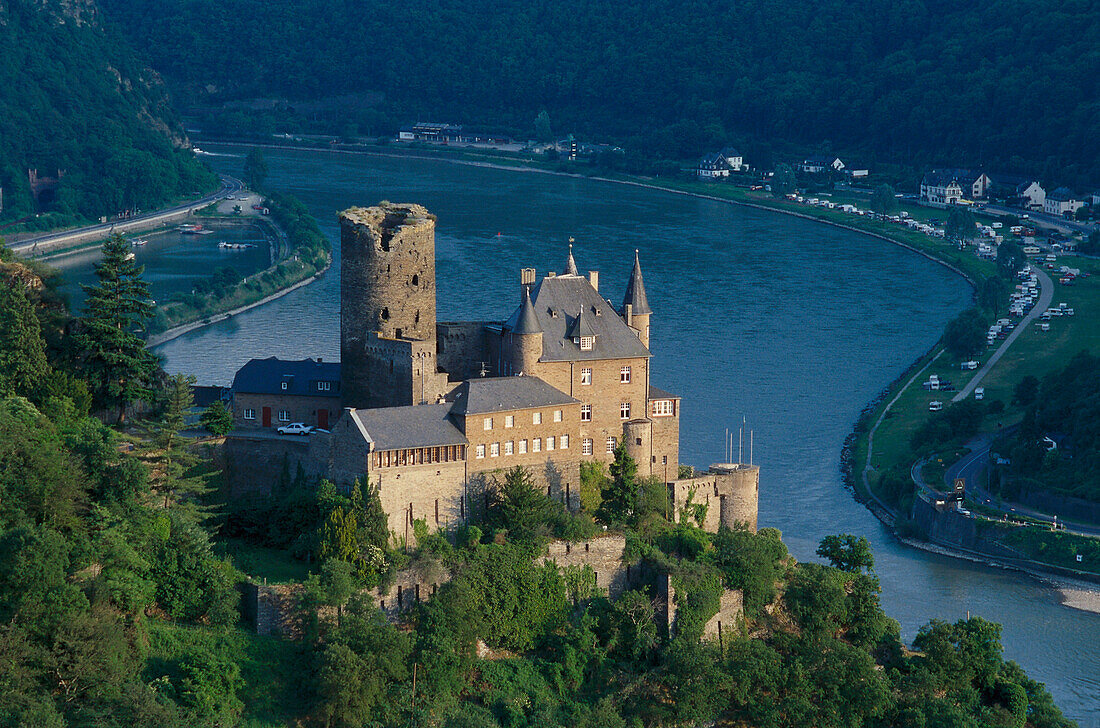 Katz Castle near St. Goarshausen with view of the Rhine, Rhineland Palatinate, Deutschland
