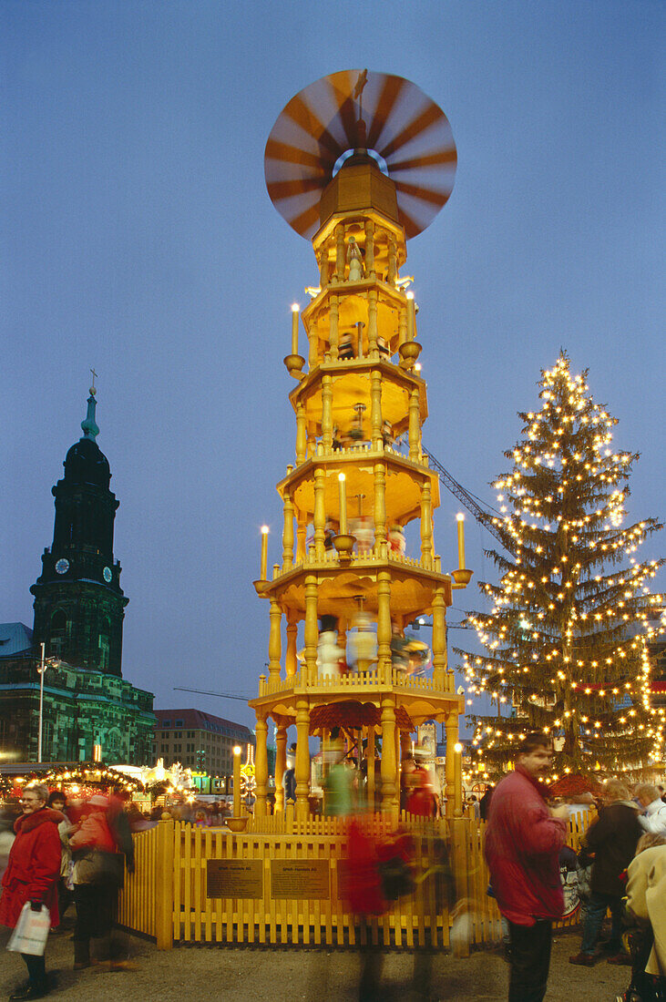 Christmas market with pyramid in the Erz Mountains, Kreuzkirche, Dresden, Saxony, Germany