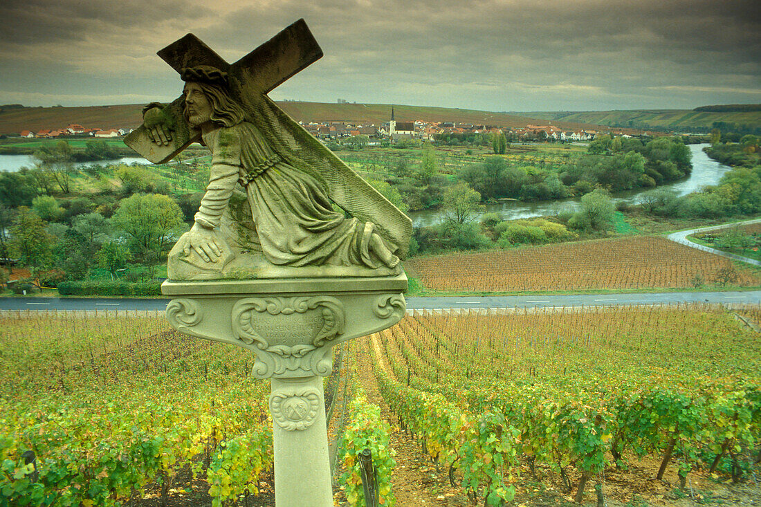 Way of the cross, vineyards near Volkach-Escherndorf, Nordheim in background, Franconia, Bavaria, Germany
