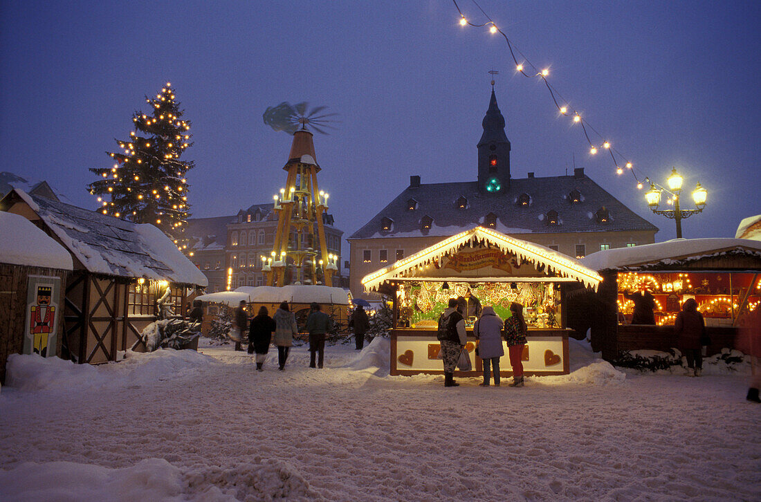 Christmas market, Annaberg-Buchholz, Ore Mountains, Saxony, Germany