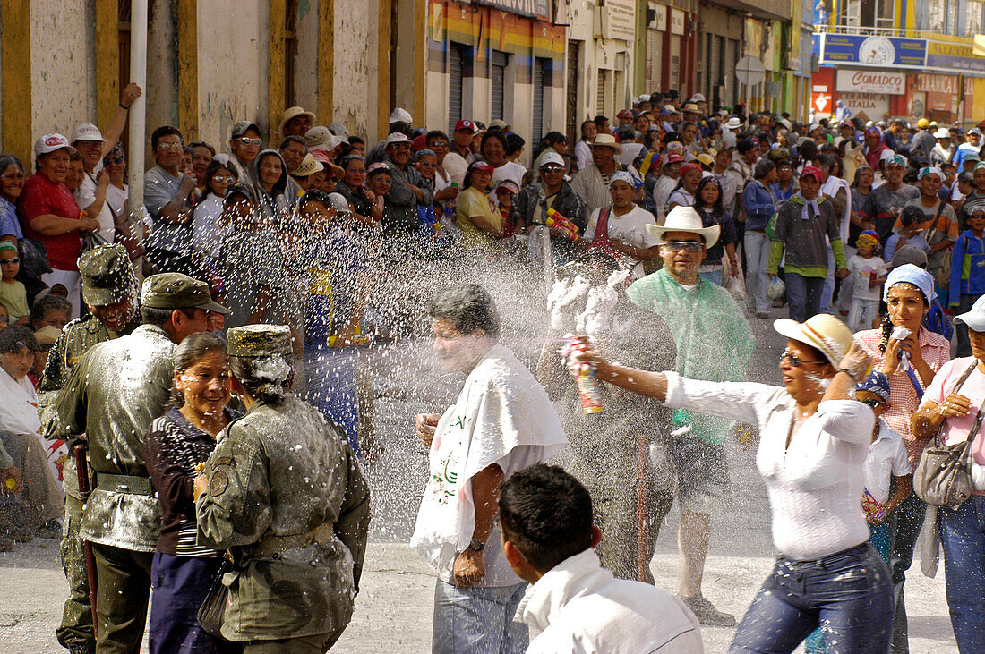 Carnaval de Negros y Blancos, Police having fun at the Carneval in Pasto, Colombia