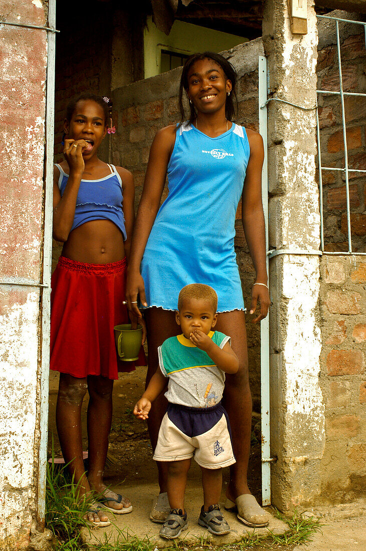 Beautiful Girls in the Slum, Aquablanca, Cali, Colombia, South America