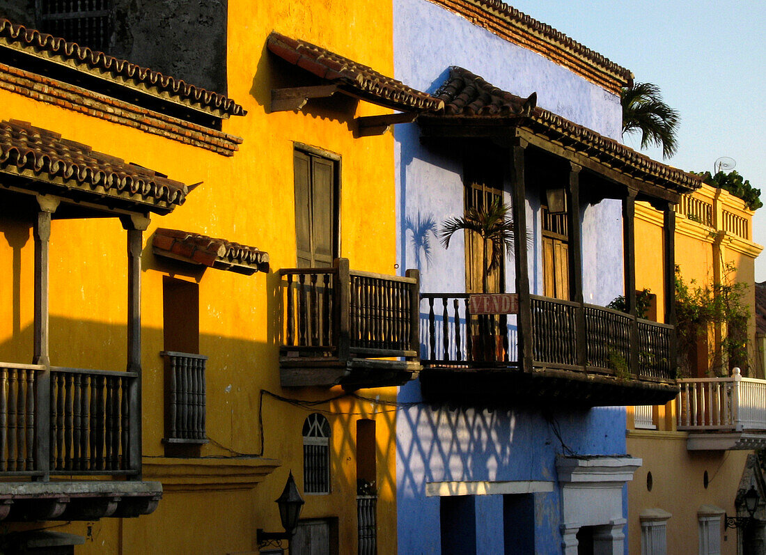 Colonial Buildings, Overhanging Balconies, Cartagena de Indias, Colombia, South America