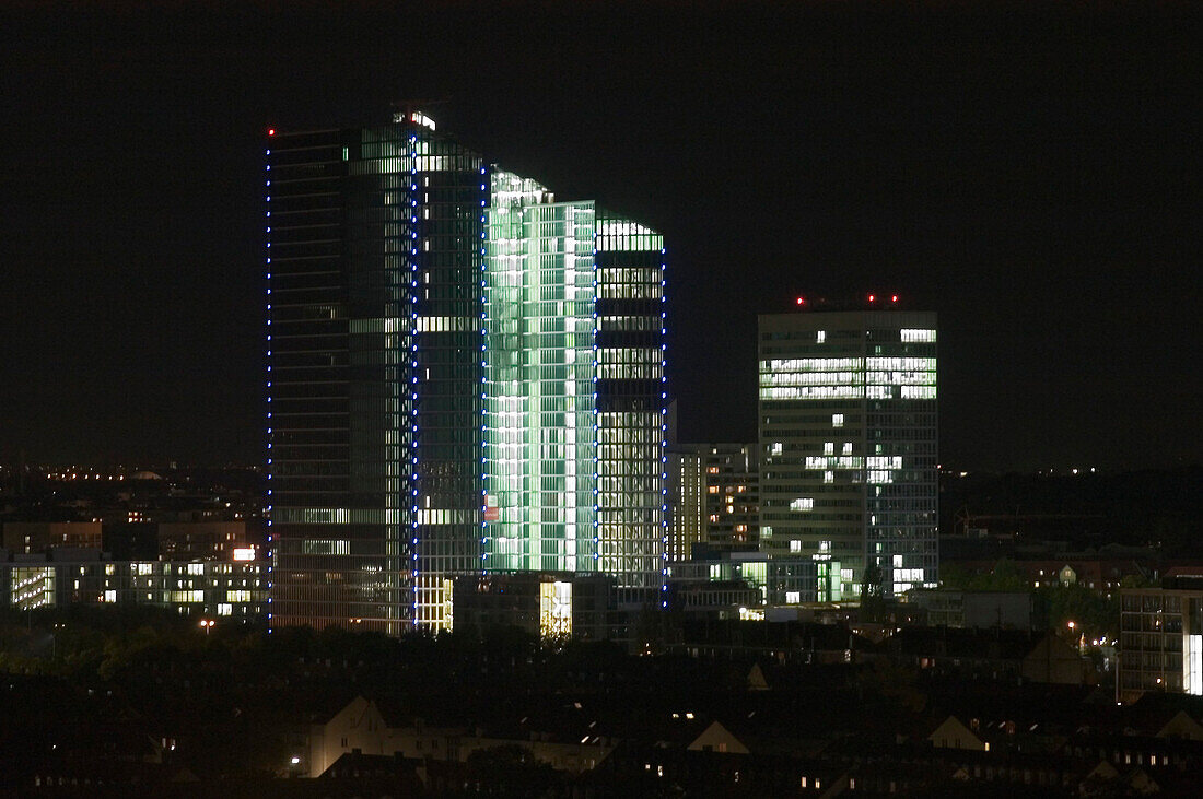 Highlight Towers bei Nacht, München, Bayern, Deutschland