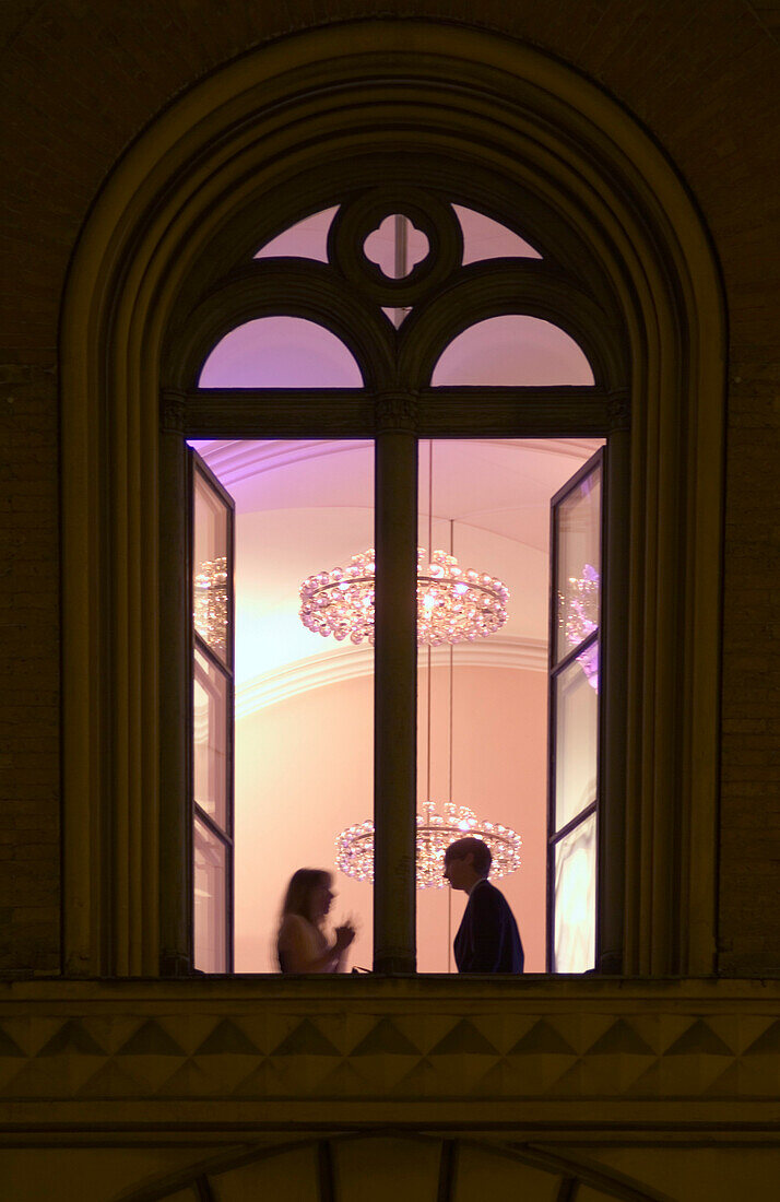 Paar am Fenster, Universität München, Couple at Window of University, Ludwigstrasse, Munich, Bavaria, Germany