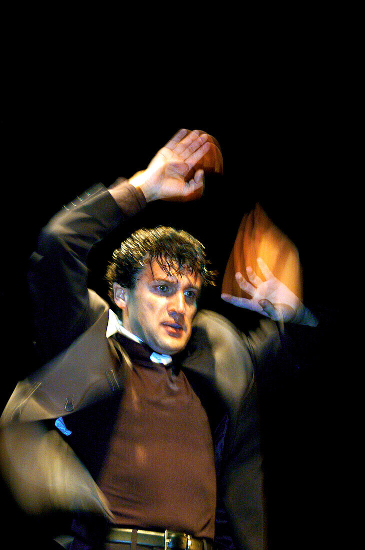 Ein Mann tanzt Flamenco, World Flamenco Fair, Sevilla, Andalusien, Spanien, Europa