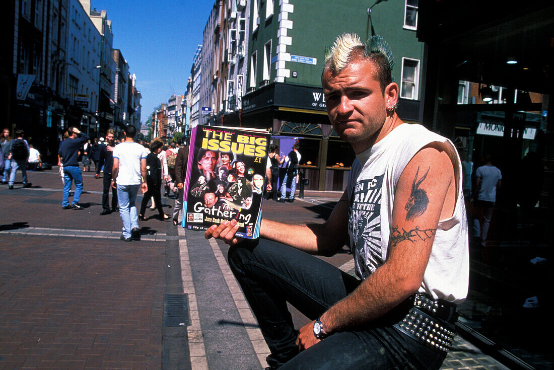 Zeitungsverkaeufer, Grafton Street Dublin, Irland