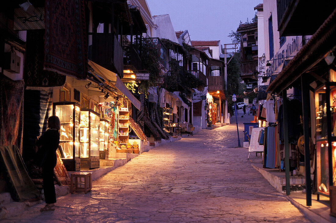 Einkaufsstraße am Abend, Kas, Antalya, Lykische Küste, Türkei