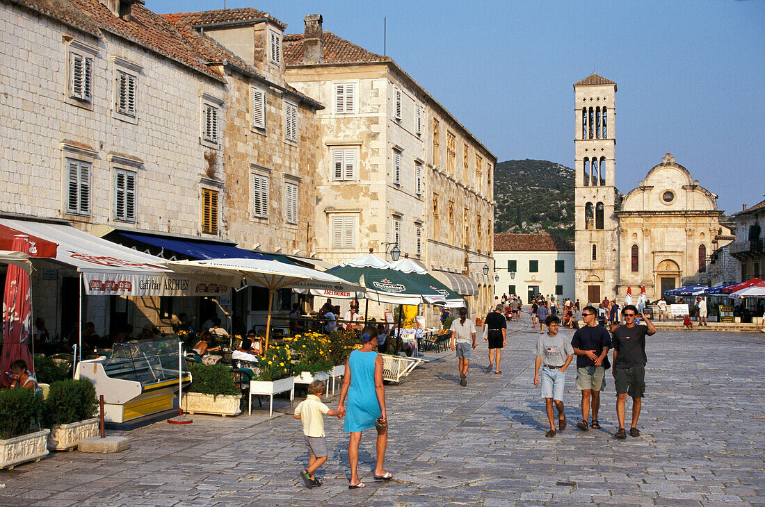 People at the market square in front of the cathedral, Hvar, Insel Hvar, Croatia, Europe