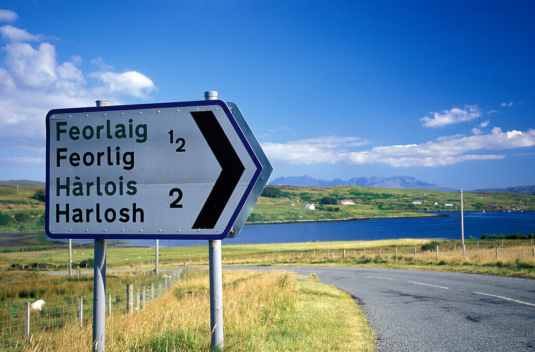 Straßenschild, Isle of Skye, Invernesshire, Schottland Großbritannien