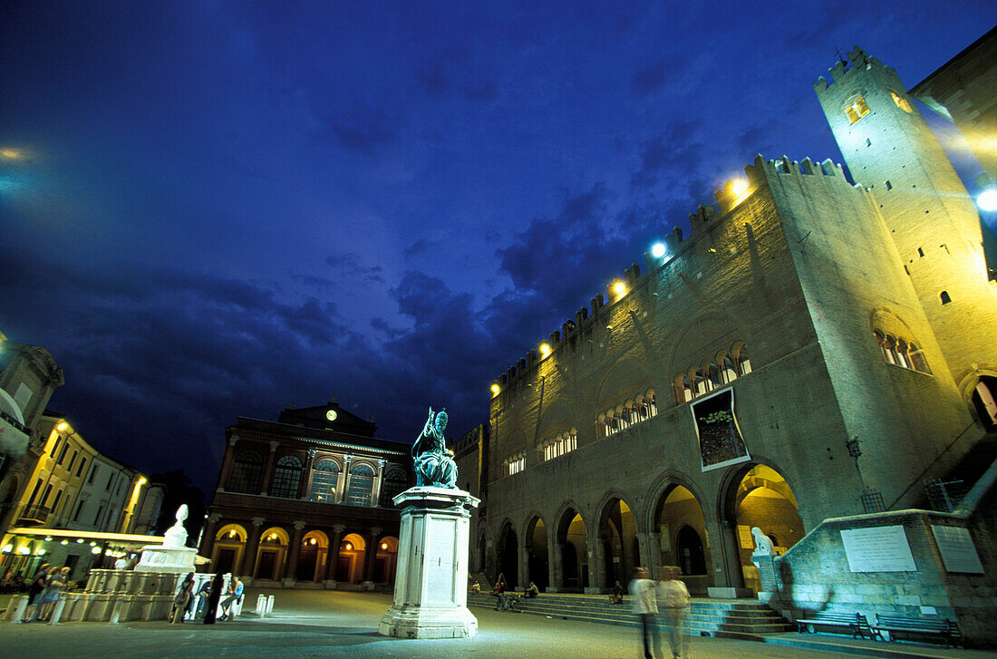 Piazza Cavour mit Fontana della Pigna, Rimini, Emilia-Romagna, Italien