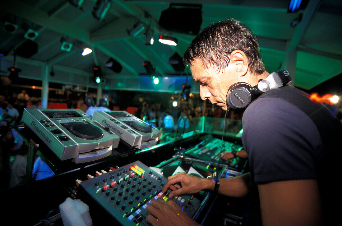 DJ im Prince Nachtklub, Riccione, Provinz Rimini, Italien, Europa