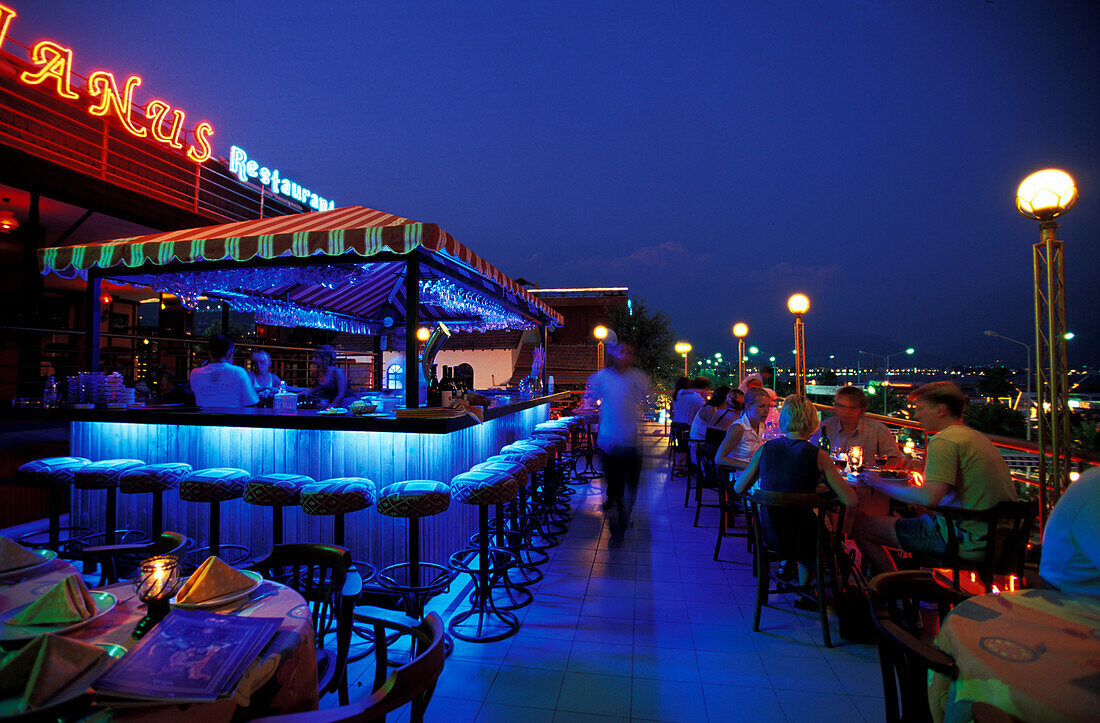 Janus Restaurant in der Nacht, Alanya, Türkische Riviera, Türkei