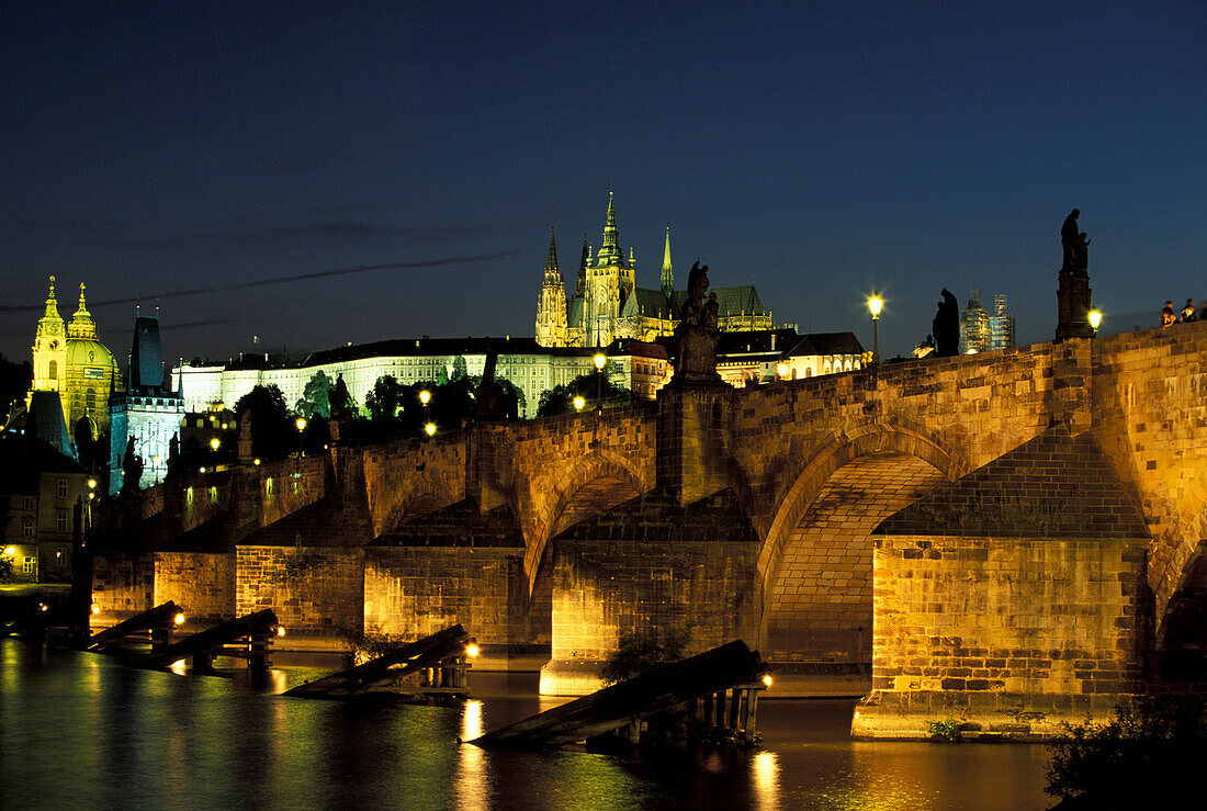 The illuminated Charles Bridge in the evening, Hradcany, Prague, Czechia, Europe