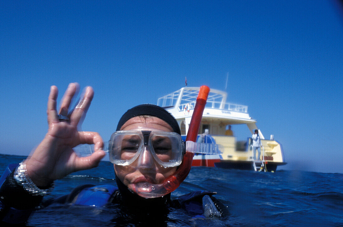 Taucherin im Wasser, Rotes Meer, Hurghada, Ägypten, Afrika