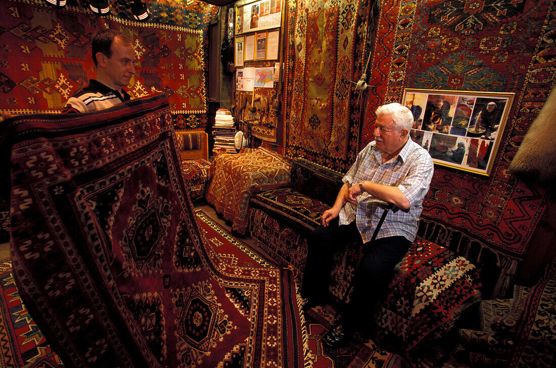 Sisko Osman, Carpet Expert, Grand Bazar, Beyazit Istanbul, Tuerkei