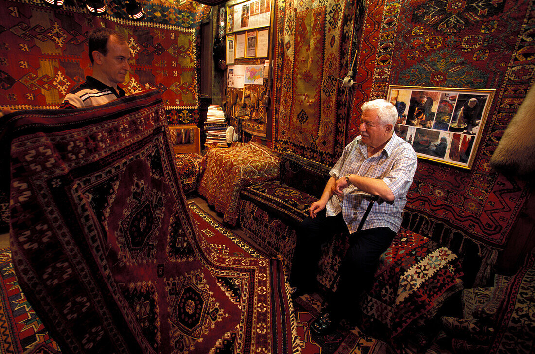 Sisko Osman, Carpet Expert, Grand Bazar, Beyazit Istanbul, Türkei