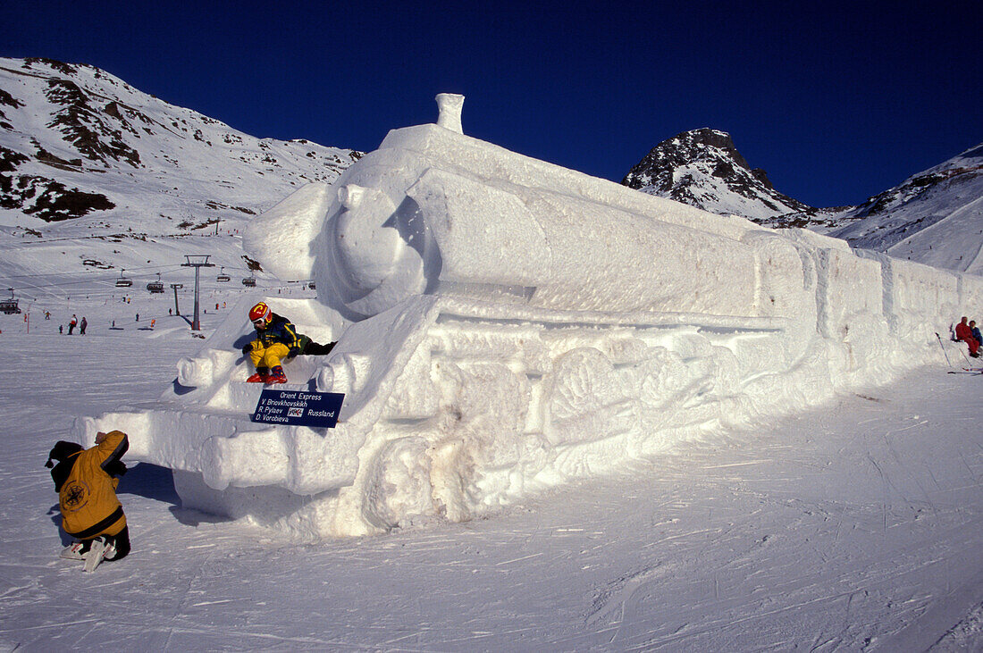 Schneeskulptur, Skigebiet Ischgl/Samnaun Tirol, Oesterreich