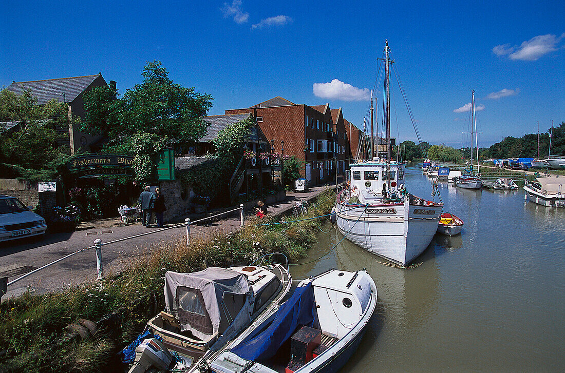 Boote auf dem Stour Fluß, Sandwich, Kent, England, Großbritannien