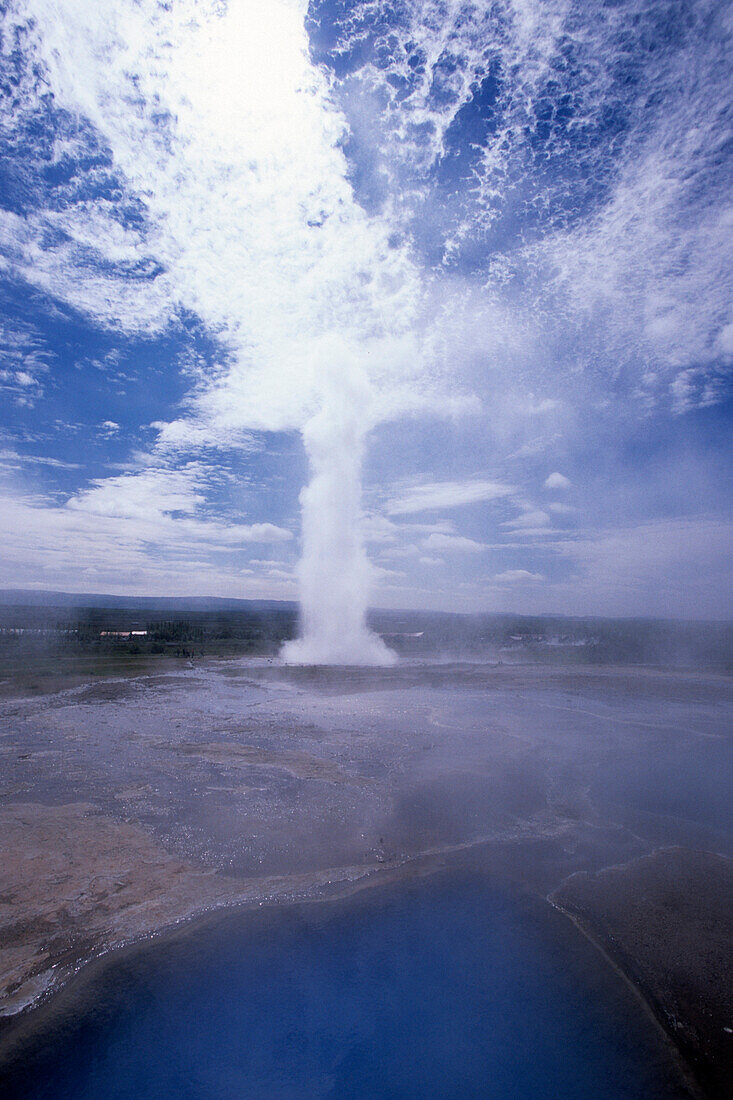 Große Geysir Strokkur, Eruptionssäule, Blick von Quelle Blesi, Geysir, Island