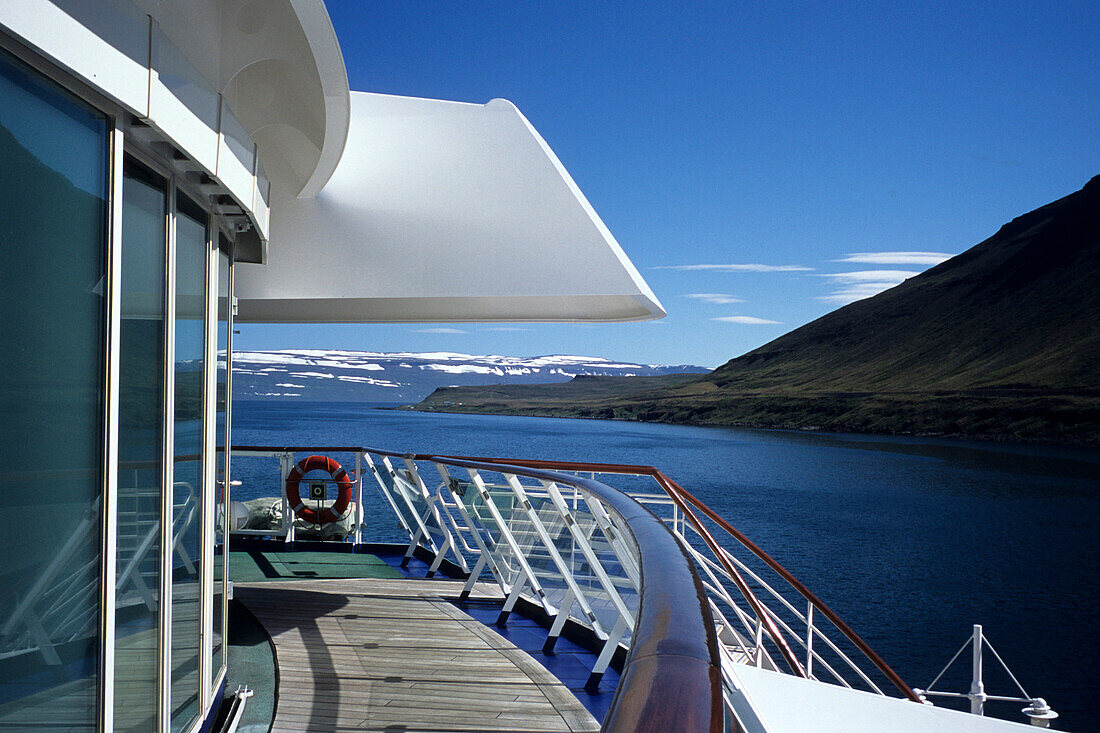 Kreuzfahrtschiff, MS Europa in Fjord, Jogging-Parcours im Freien, Deck 9, in der nähe von Ísafjörður, Isafj'rdur, Ísafjarðarbær, Island