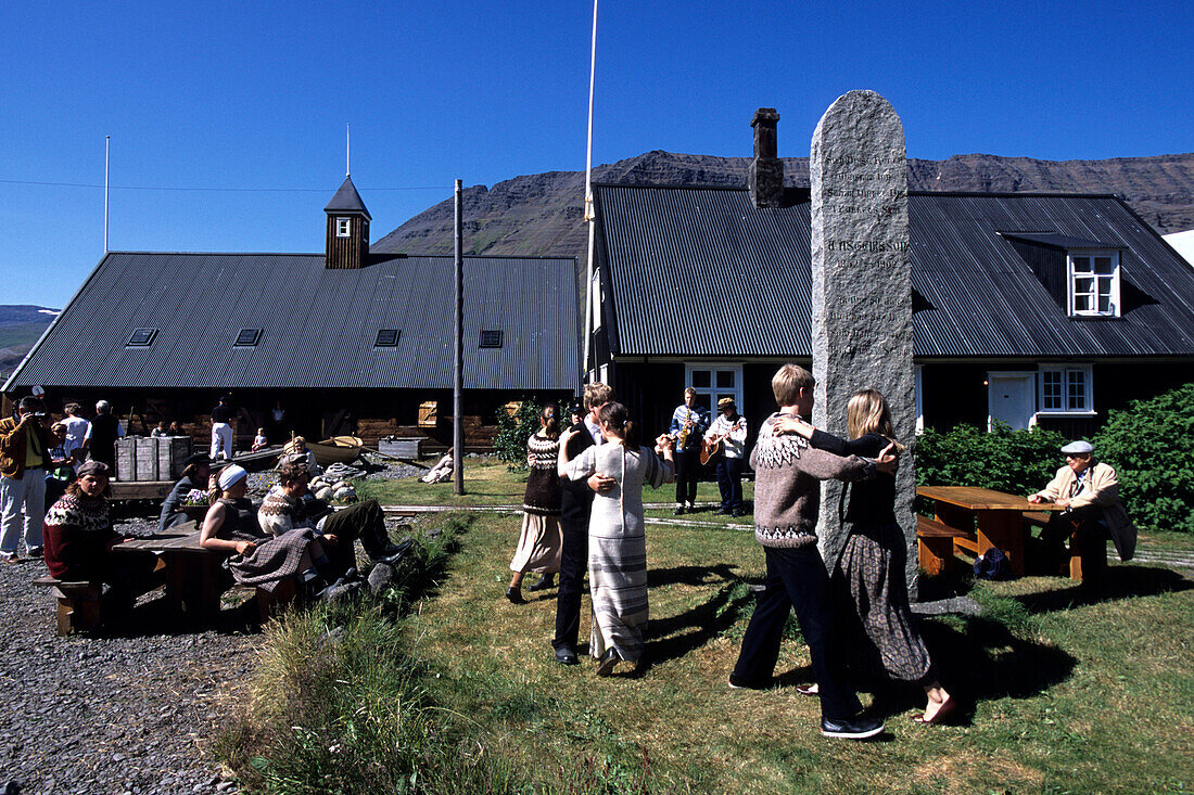 Isländischer Volkstanz, Fischereimuseum Turnhus, Ísafjörður, Isafj'rdur, Ísafjarðarbær, Island