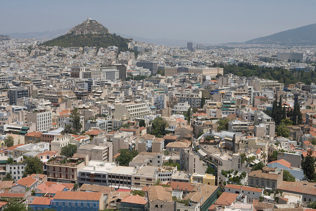 Plaka und Lykabettos-Hügel, Lykavittos, Blick von Akropolis auf die Stadt, Athen, Griechenland