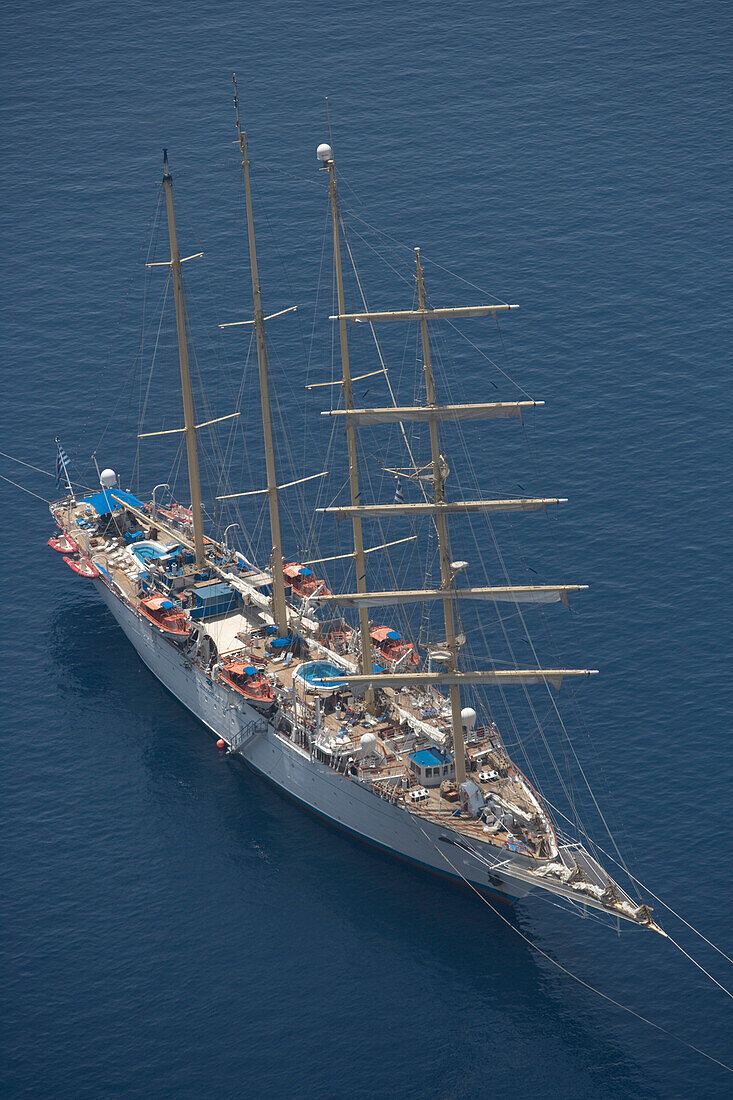 Star Flyer, verankert im Hafen, Fira, Santorini, Kykladen, Griechenland