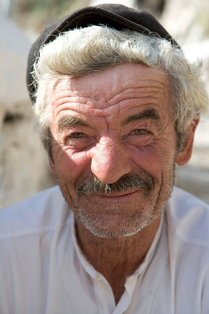 Älterer Mann, Fira, Santorini, Kykladen, Griechenland