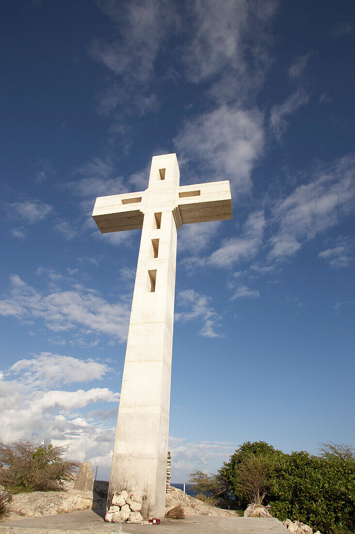 Riesenkreuz am Pointe des Chateaux, Grande Terre, Guadeloupe, Karibisches Meer, Karibik, Amerika